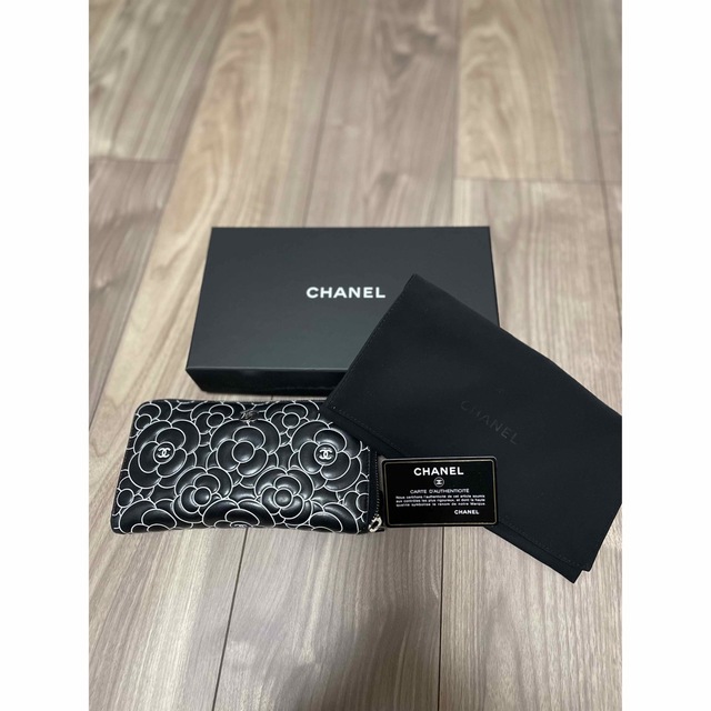 CHANELカメリア長財布