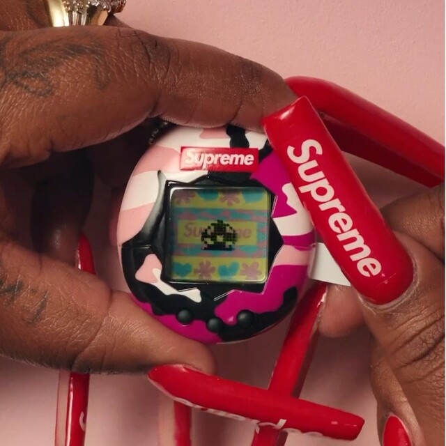 Supreme - シュプリーム supreme たまごっちの通販 by snowsnow7471's ...