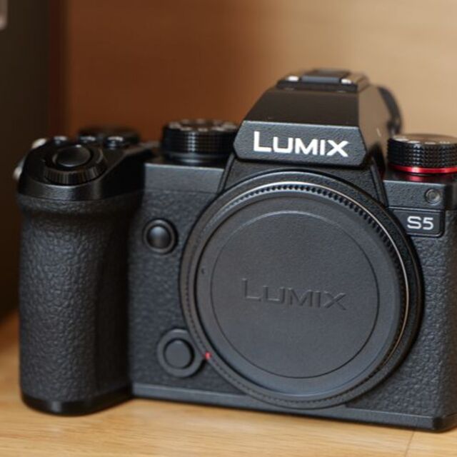 WIN2様専用 ★Panasonic LUMIX DC-S5 ボディ★ スマホ/家電/カメラのカメラ(ミラーレス一眼)の商品写真