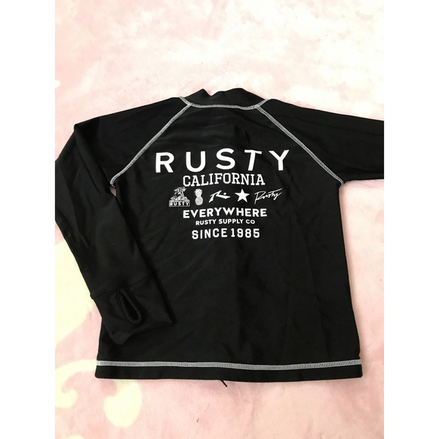 RUSTY(ラスティ)の最終値下げ　男女兼用　ラッシュガード　110センチ キッズ/ベビー/マタニティのキッズ服女の子用(90cm~)(水着)の商品写真