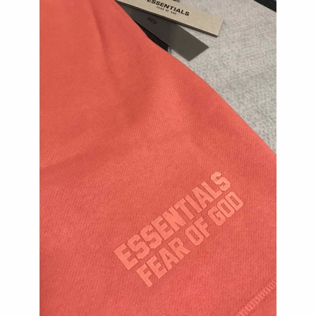 FEAR OF GOD(フィアオブゴッド)のFOG Essentials  ショートパンツ CORAL Sサイズ メンズのパンツ(ショートパンツ)の商品写真