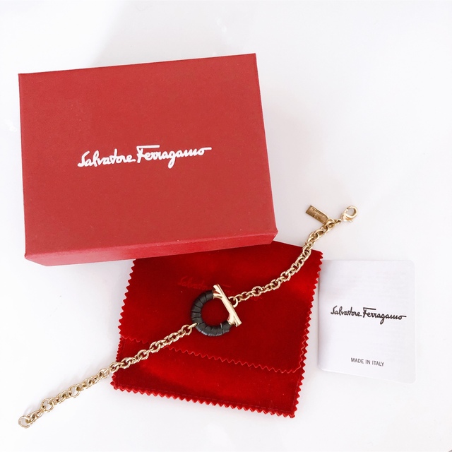 Salvatore Ferragamo(サルヴァトーレフェラガモ)のフェラガモ  ブレスレット レディースのアクセサリー(ブレスレット/バングル)の商品写真