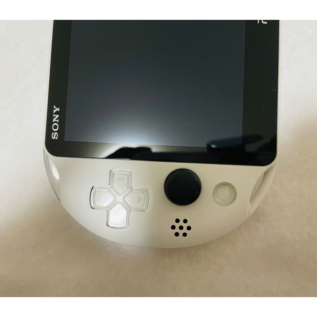 【美品・人気色】PlayStation®Vita ZA22 グレイシャーホワイト