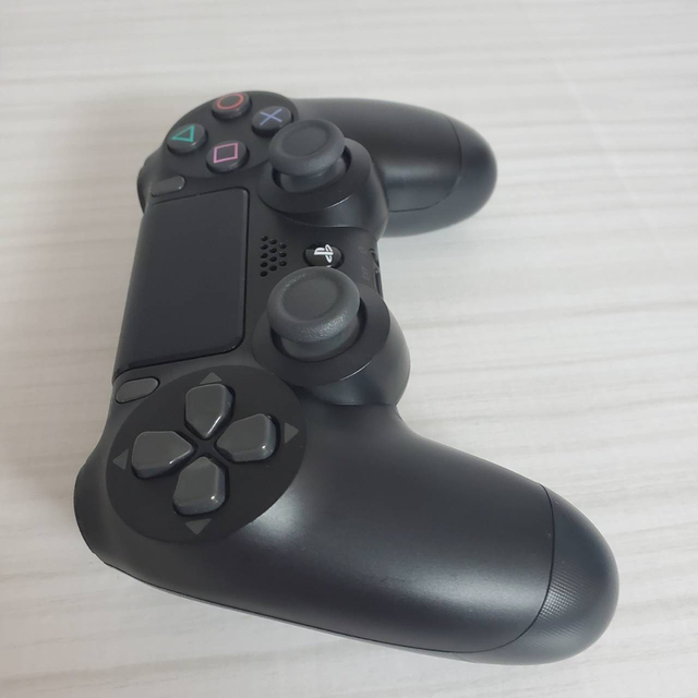 PlayStation4(プレイステーション4)の【24時間以内出荷】PS4 コントローラー 純正 DUALSHOCK4 プレステ エンタメ/ホビーのゲームソフト/ゲーム機本体(家庭用ゲーム機本体)の商品写真