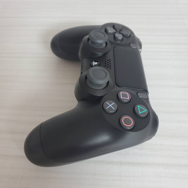 PlayStation4(プレイステーション4)の【24時間以内出荷】PS4 コントローラー 純正 DUALSHOCK4 プレステ エンタメ/ホビーのゲームソフト/ゲーム機本体(家庭用ゲーム機本体)の商品写真