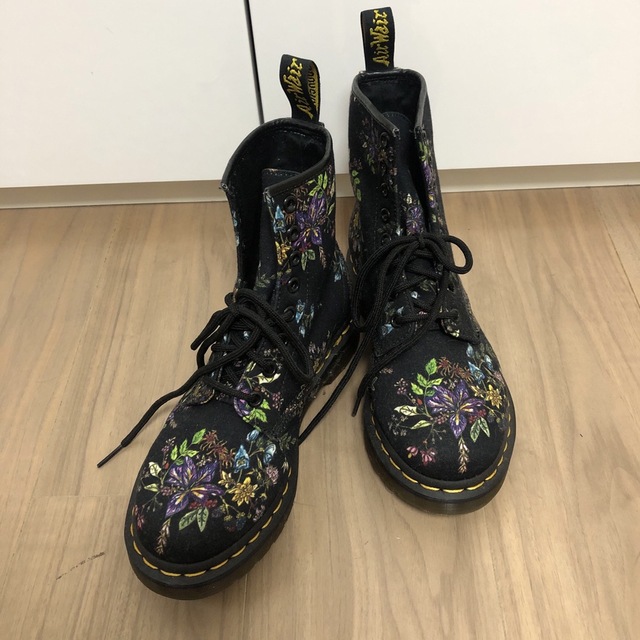 Dr.Martens(ドクターマーチン)のドクターマーチン　花柄ハイカットスニーカー レディースの靴/シューズ(スニーカー)の商品写真