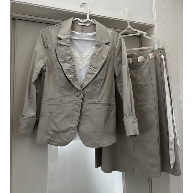 ESSEME スーツ　インナー　セット レディースのフォーマル/ドレス(スーツ)の商品写真