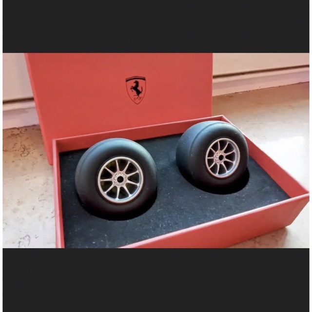 Ferrari(フェラーリ)のフェラーリ　F1 レーシングタイヤ　ミニュチュアセット 正規品 エンタメ/ホビーのおもちゃ/ぬいぐるみ(模型/プラモデル)の商品写真