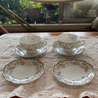 ナルミ(NARUMI)のNARUMIナルミ　金彩　鳥と花柄模様　ペア　カップ＆ソーサー　小皿　ケーキ皿(グラス/カップ)