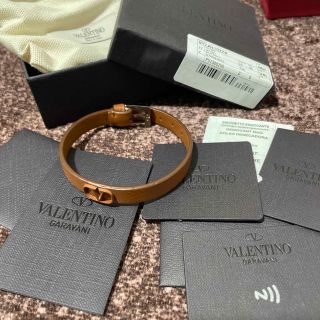 ヴァレンティノガラヴァーニ(valentino garavani)の新品説明書などあり　バレンティノ　Vロゴ　シグネチャーブレスレット　(ブレスレット/バングル)