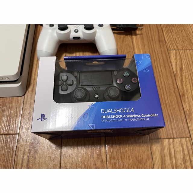 PlayStation(プレイステーション)のSONY PLAY STATION4 Glacier White 500GB エンタメ/ホビーのゲームソフト/ゲーム機本体(家庭用ゲーム機本体)の商品写真