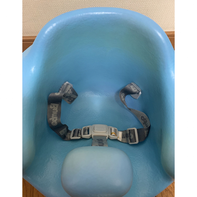 Bumbo(バンボ)のバンボベビーソファー　専用ベルト付き キッズ/ベビー/マタニティのキッズ/ベビー/マタニティ その他(その他)の商品写真