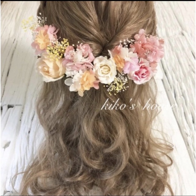 サーモンピンク　髪飾り　ヘッドドレス ハンドメイドのウェディング(ヘッドドレス/ドレス)の商品写真
