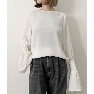 アパルトモンドゥーズィエムクラス(L'Appartement DEUXIEME CLASSE)のL'Appartemen Shirring Blouse ホワイト(シャツ/ブラウス(長袖/七分))