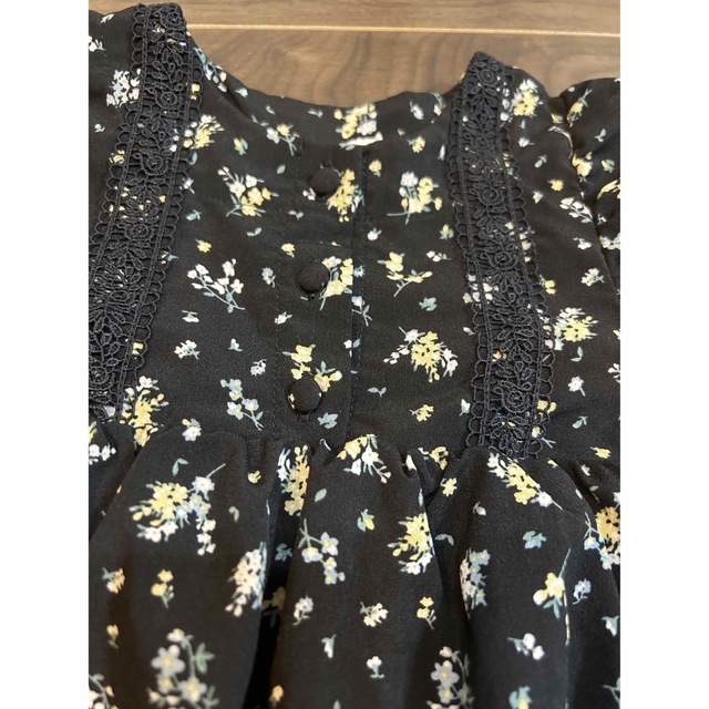 futafuta(フタフタ)のブラッククローゼット　花柄ワンピース キッズ/ベビー/マタニティのキッズ服女の子用(90cm~)(ワンピース)の商品写真