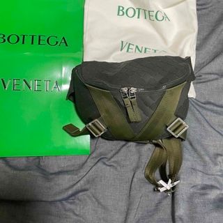 ボッテガヴェネタ(Bottega Veneta)のボッテガヴェネタ　イントレチャートラバーボディーバックオリーブ色(ボディーバッグ)