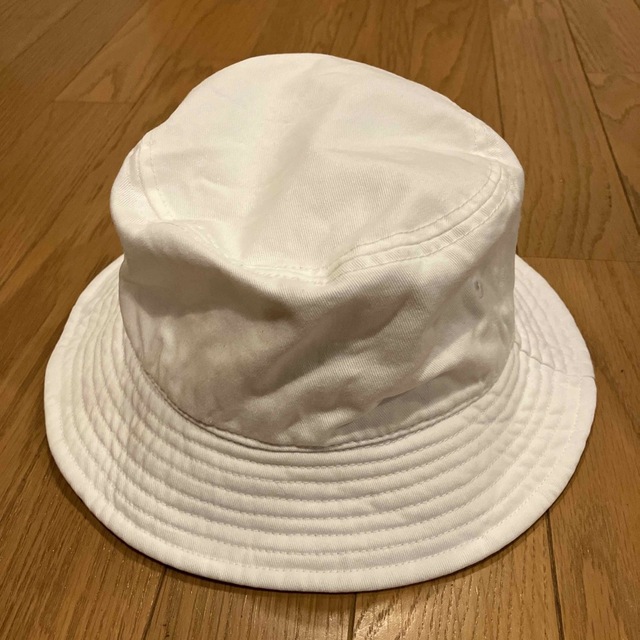 STUSSY(ステューシー)のSTUSSY 帽子　白 レディースの帽子(キャップ)の商品写真