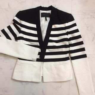 ビーシービージーマックスアズリア(BCBGMAXAZRIA)の今日のみセール！ BCBG ジャケット ボーダー(ノーカラージャケット)