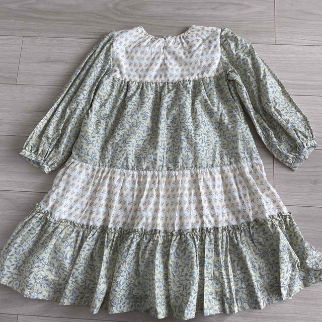 petit main(プティマイン)のpetit main 花柄 ティアード ワンピース 120cm キッズ/ベビー/マタニティのキッズ服女の子用(90cm~)(ワンピース)の商品写真