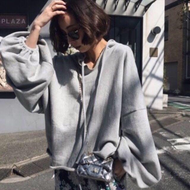 ルーズカットオフパーカー