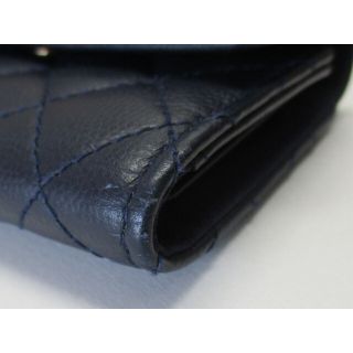 CHANEL - CHANEL ボーイ シャネル 4連 キーケース キャビアスキン CHANEL - CHANEL ボーイ シャネル 4連 キーケース キャビアスキン