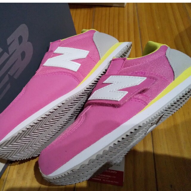 New Balance(ニューバランス)の新品★ニューバランス　　ジュニアスニーカー キッズ/ベビー/マタニティのキッズ靴/シューズ(15cm~)(スニーカー)の商品写真