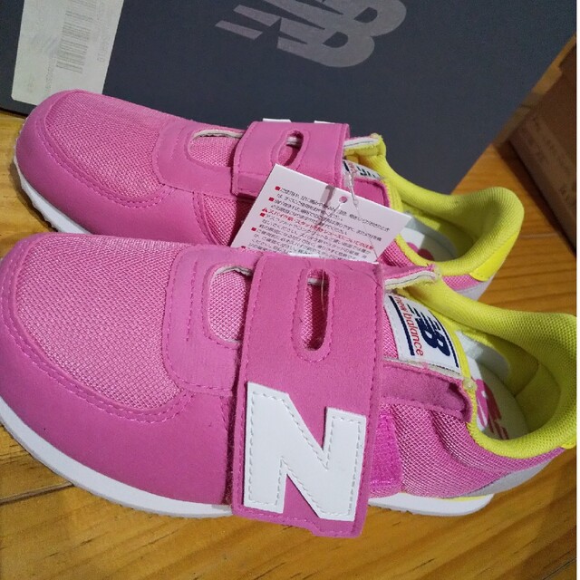 New Balance(ニューバランス)の新品★ニューバランス　　ジュニアスニーカー キッズ/ベビー/マタニティのキッズ靴/シューズ(15cm~)(スニーカー)の商品写真