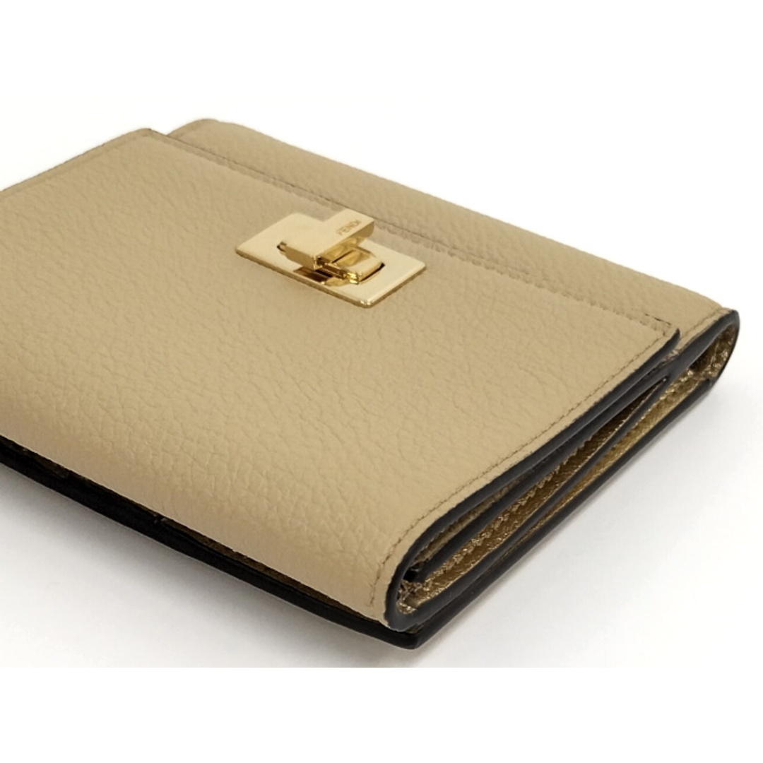 FENDI - FENDI ピーカブー セレリア フォールド ウォレット 二 FENDI - FENDI ピーカブー セレリア フォールド ウォレット 二