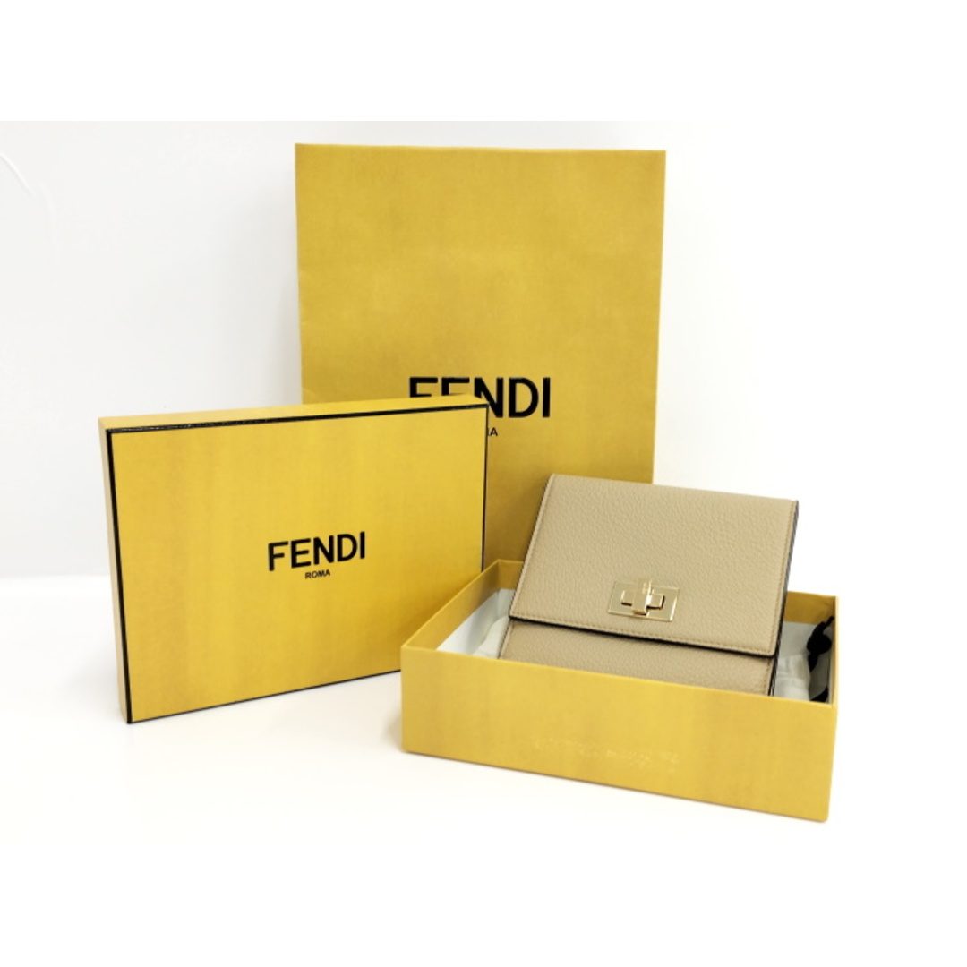 FENDI - FENDI ピーカブー セレリア フォールド ウォレット 二 FENDI - FENDI ピーカブー セレリア フォールド ウォレット 二