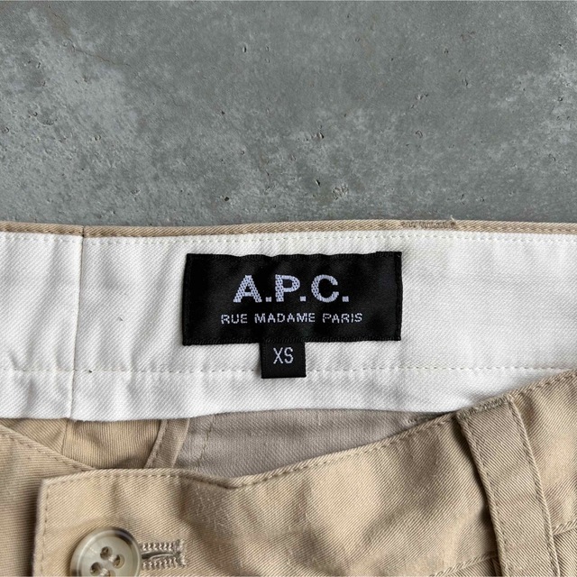 A.P.C(アーペーセー)のA.P.C.  アーペーセー チノパン イタリア製生地 ベージュ XS メンズのパンツ(チノパン)の商品写真