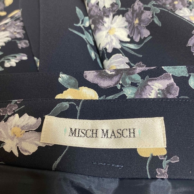 MISCH MASCH(ミッシュマッシュ)のミッシュマッシュ ひざ丈 ネイビー 花柄 スカート レディースのスカート(ひざ丈スカート)の商品写真