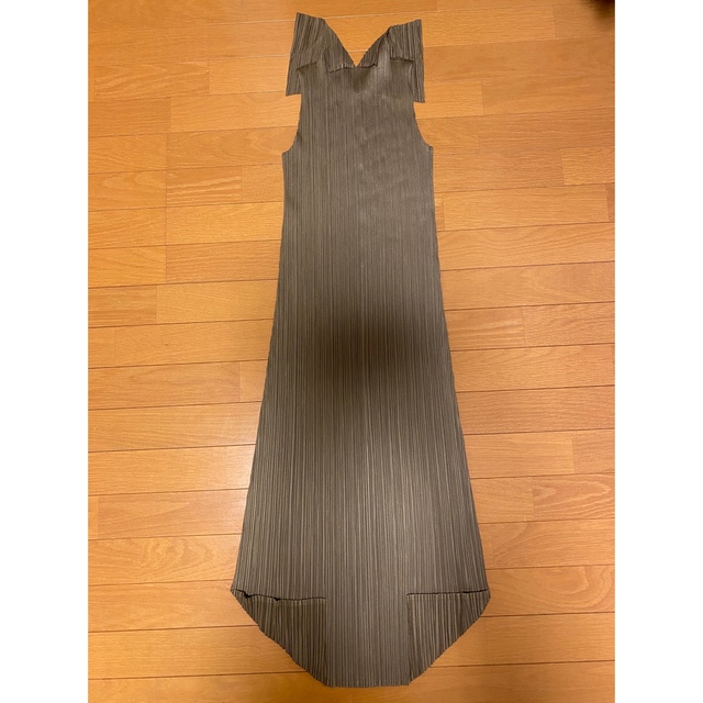 PLEATS PLEASE ISSEY MIYAKE(プリーツプリーズイッセイミヤケ)のプリーツプリーズ　ロングワンピース レディースのワンピース(ロングワンピース/マキシワンピース)の商品写真