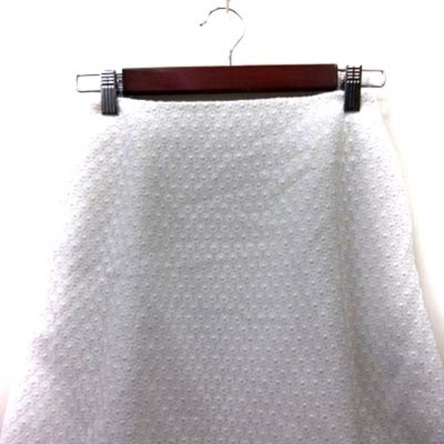 Aveniretoile(アベニールエトワール)のアベニールエトワール フレアスカート ひざ丈 レース 34 白 ホワイト /YI レディースのスカート(ひざ丈スカート)の商品写真
