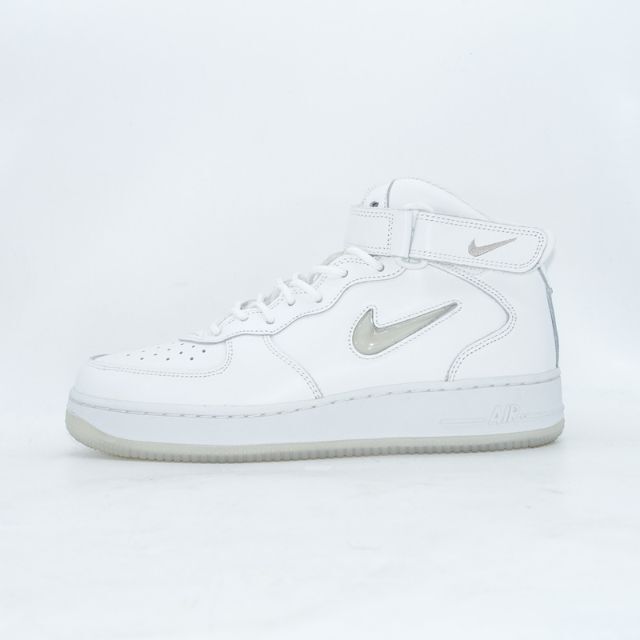 NIKE(ナイキ)のNIKE 2023 AIR FORCE 1 MID 07 DZ2672-101  メンズの靴/シューズ(スニーカー)の商品写真