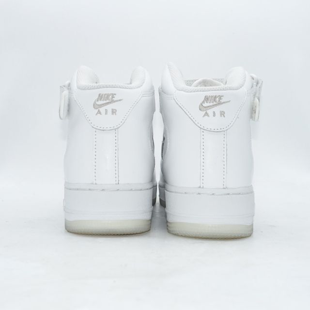 NIKE(ナイキ)のNIKE 2023 AIR FORCE 1 MID 07 DZ2672-101  メンズの靴/シューズ(スニーカー)の商品写真