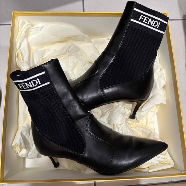 SALE/66%OFF】 FENDI ロゴ ショートブーツ ブーティー ブーツ 35