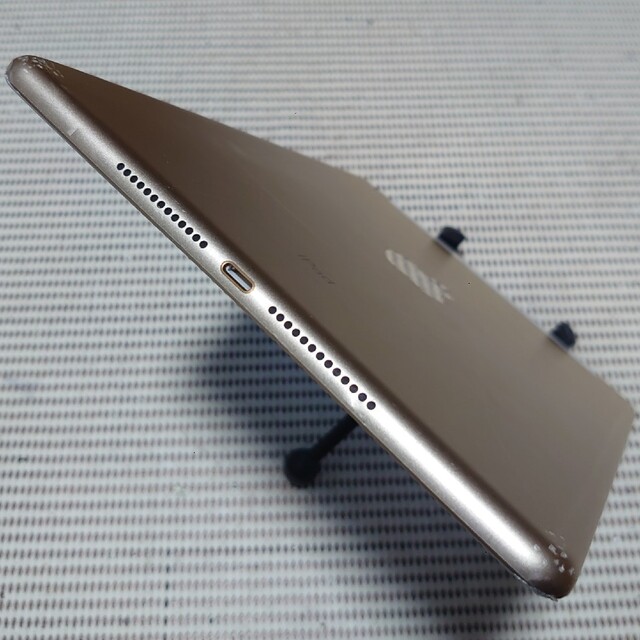 完動品SIMフリーiPad第5世代(A1823)本体32GBゴールドSB送料込 商品の