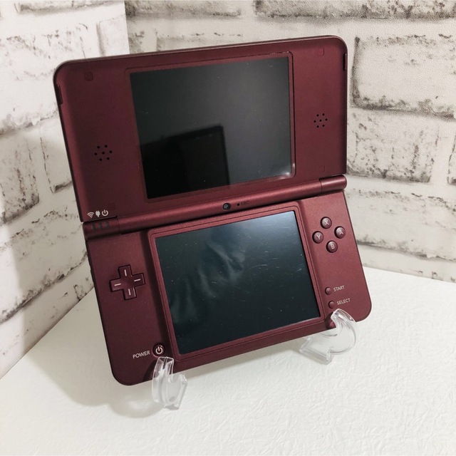 ニンテンドーDS(ニンテンドーDS)の【美品】 Nintendo DSi LL ワインレッド エンタメ/ホビーのゲームソフト/ゲーム機本体(携帯用ゲーム機本体)の商品写真