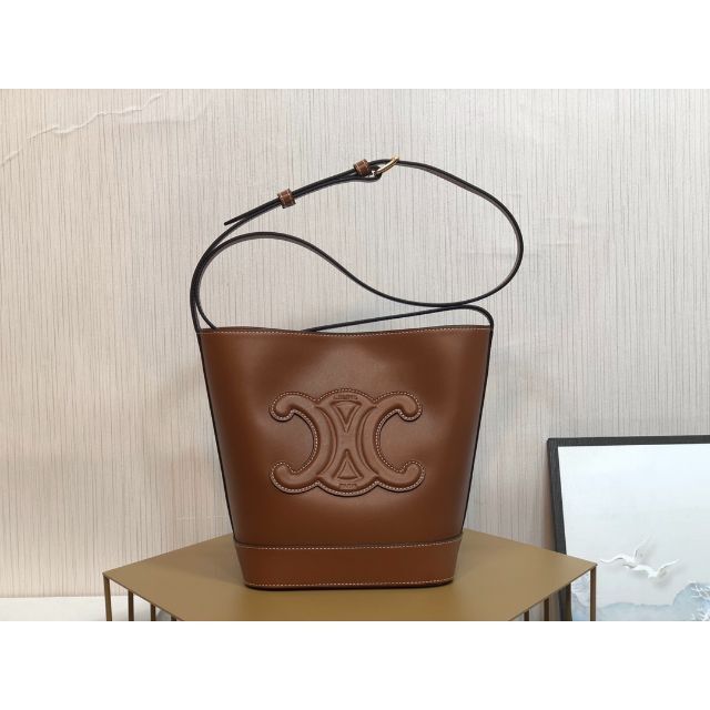 Celine セリーヌ☆スモール バケット キュイル トリオンフ 優れた品質