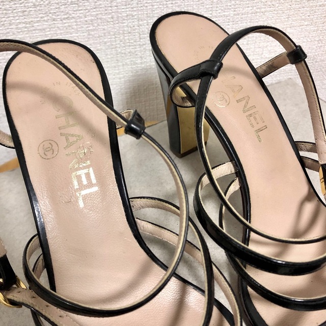 シャネル ストラップ サンダル ココマーク エナメル ゴールド ブラック-