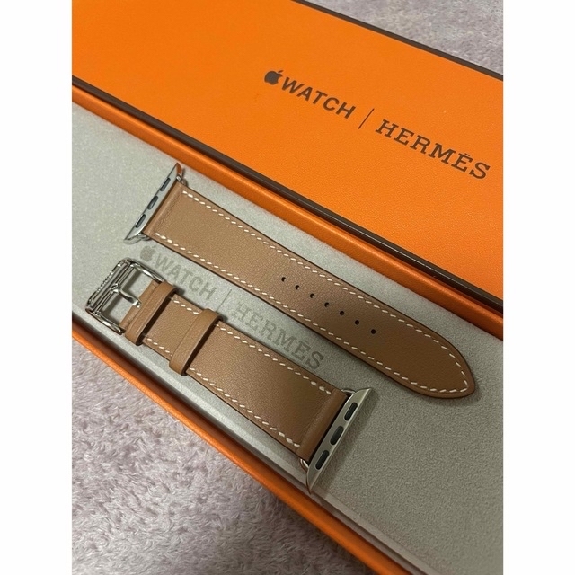 Hermes(エルメス)の新品未使用 Apple Watch HERMES レザー ゴールド ベージュ レディースのファッション小物(腕時計)の商品写真