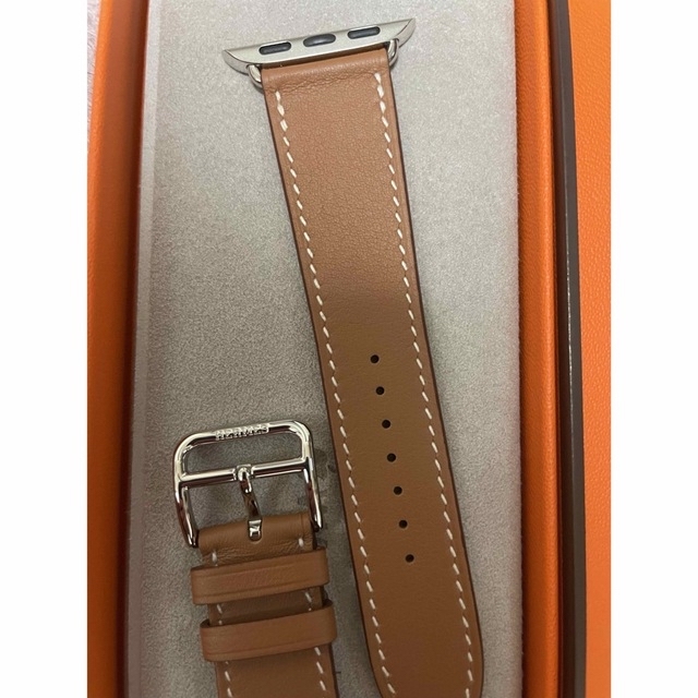 Hermes(エルメス)の新品未使用 Apple Watch HERMES レザー ゴールド ベージュ レディースのファッション小物(腕時計)の商品写真