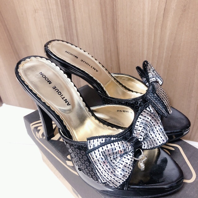 スパンコール　キラキラ　サンダル　ブラック レディースの靴/シューズ(サンダル)の商品写真