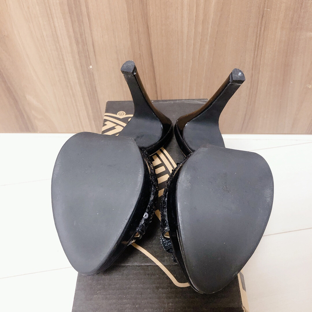 スパンコール　キラキラ　サンダル　ブラック レディースの靴/シューズ(サンダル)の商品写真