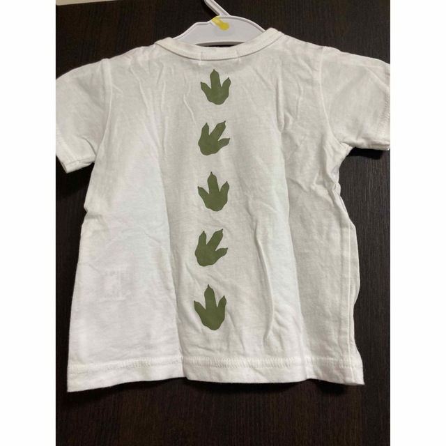 BeBe(ベベ)のステゴザウルスのTシャツ　かわいい！90センチ キッズ/ベビー/マタニティのキッズ服男の子用(90cm~)(Tシャツ/カットソー)の商品写真