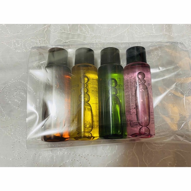 shu uemura(シュウウエムラ)の値下げ!シュウウエムラ クレンジングオイル サンプル4本セット 15ml×4本 コスメ/美容のスキンケア/基礎化粧品(クレンジング/メイク落とし)の商品写真