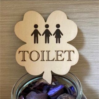 Toilet 木製プレート 四つ葉 クローバータイプ 木札 表札 北欧雑貨 (インテリア雑貨)