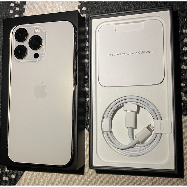 iPhone(アイフォーン)の【値下げしました】【美品】【iPhone13Pro 128GBゴールド】 スマホ/家電/カメラのスマートフォン/携帯電話(スマートフォン本体)の商品写真