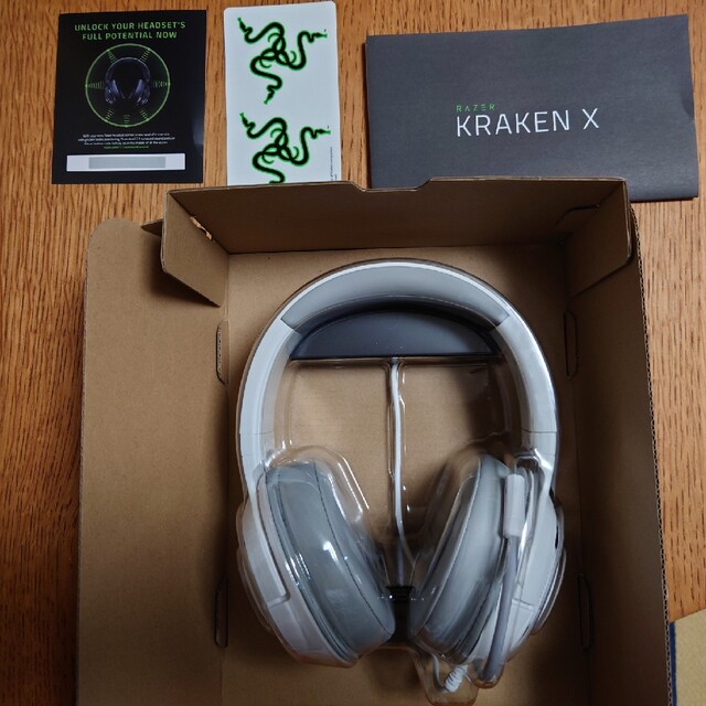 Razer(レイザー)のRazer ヘッドセット KRAKEN X MERCURY WHITE スマホ/家電/カメラのPC/タブレット(PC周辺機器)の商品写真