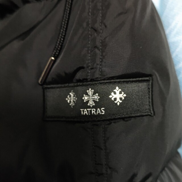 TATRAS(タトラス)のXL新品TATRASタトラスブラックファーフード付きダウンジャケット メンズのジャケット/アウター(ダウンジャケット)の商品写真